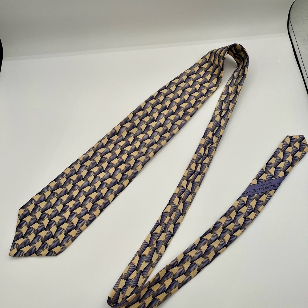 Vintage Geometric Pattern Valentino Silk Tie Made In Italy - Picture 2 of 13